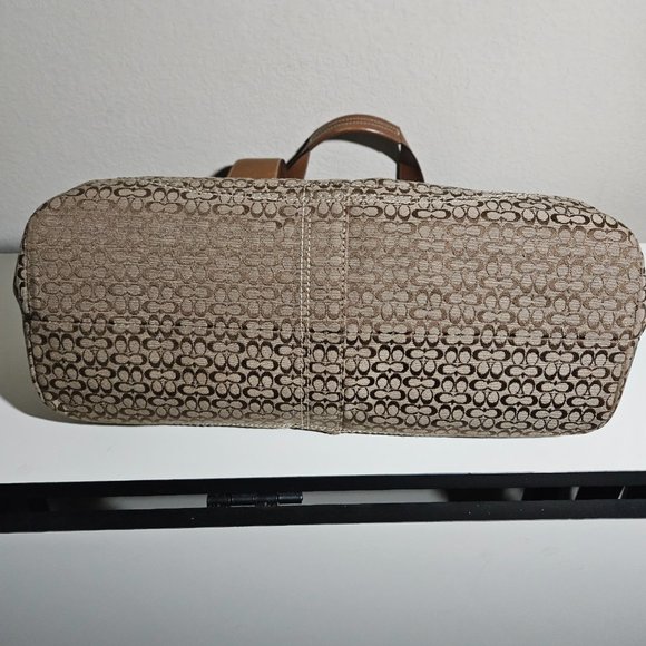 Coach Satchel/Tote with divided compartments - Picture 3 of 5